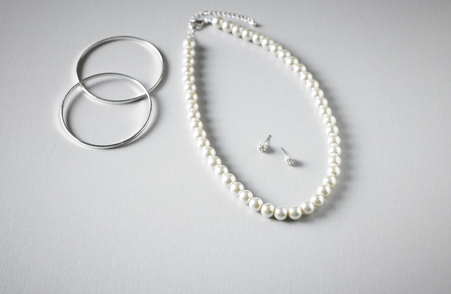 M9410 Brushed Coin metal laminate lobby wall with chair and side table